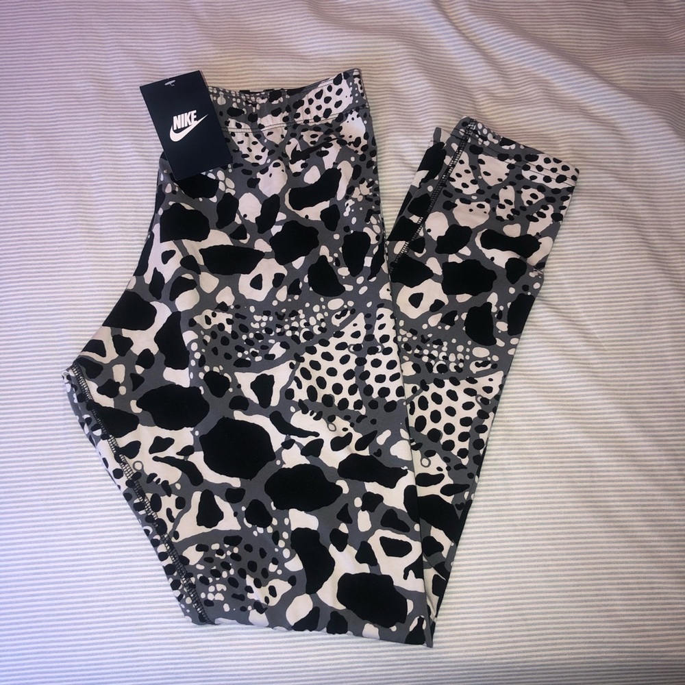 BRAND NEW Nike Women’s Leggings